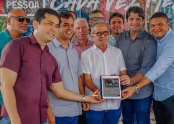 Cícero autoriza construção de praça no Bancários e anuncia outras três em Mumbaba, Ipês e Alto do Mateus