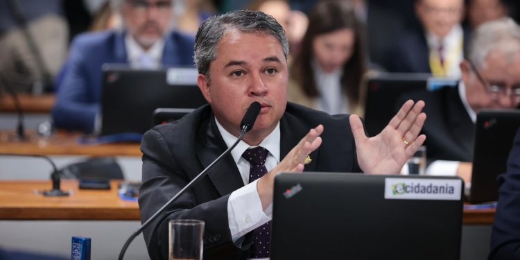 Efraim defende castração química voluntária para criminosos sexuais reincidentes
