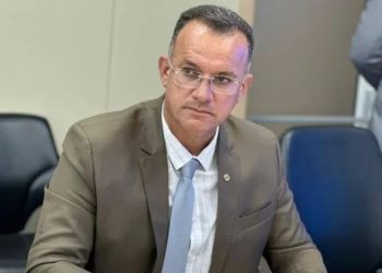 Oposição pode judicializar ‘desconvocação’ de secretários de Educação à Assembleia