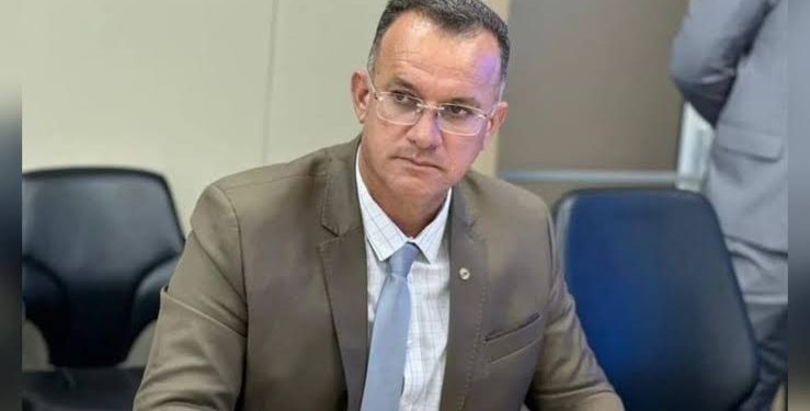 Oposição pode judicializar ‘desconvocação’ de secretários de Educação à Assembleia