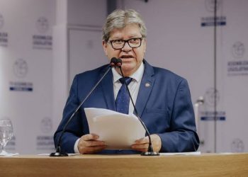 João aponta incoerência da oposição e afasta tese de “manobra” em requerimento que desobriga secretários a irem à ALPB