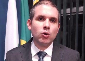 Hugo Motta anuncia retirada do projeto que autoriza banco a confiscar FGTS do trabalhador