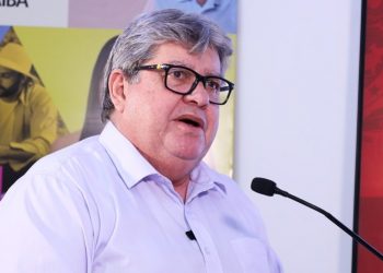 João Azevêdo anuncia bolsa estágio de R$500 para alunos de escolas técnicas na Paraíba