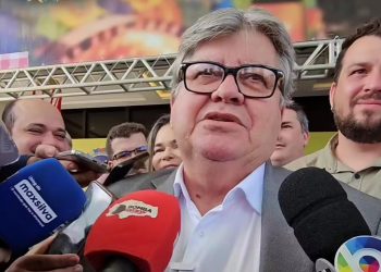 João Azevêdo ironiza espera por Romero em CG: “Estou esperando é o São João chegar”