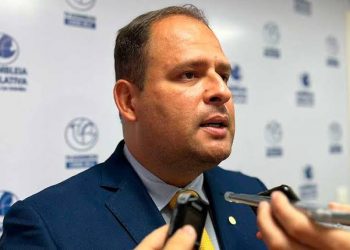 Justiça proíbe Eduardo Brito de usar bens públicos para promover carreatas