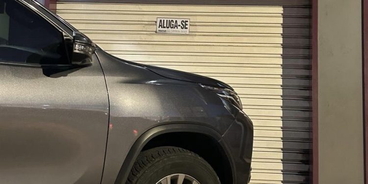 Sede do diretório do MDB em Bayeux recebe placa de ‘aluga-se’ após falta de pagamentos