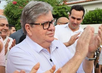 A pedido do PSB, João Azevêdo admite que deve disputar Senado em 2026