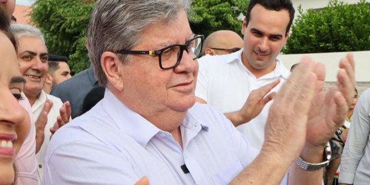 A pedido do PSB, João Azevêdo admite que deve disputar Senado em 2026