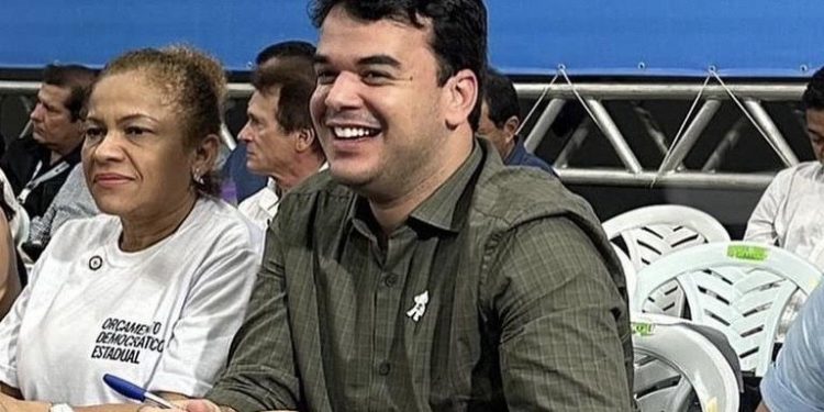 João Azevêdo define novos secretários de Saúde e Turismo