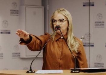 Com nomeação de Wilson na Educação, Silvia Benjamim assume mandato na ALPB