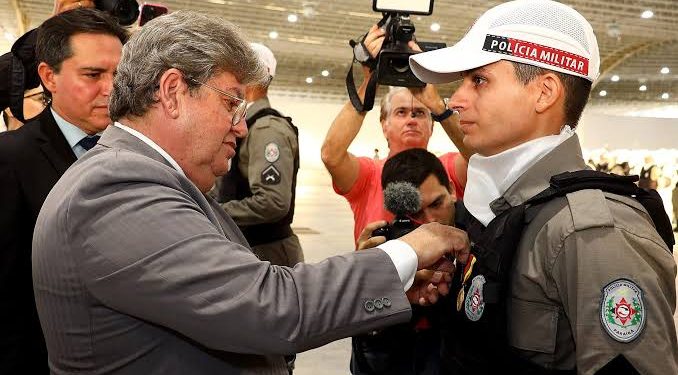 João Azevêdo amplia número de convocados no concurso da PM e Bombeiros