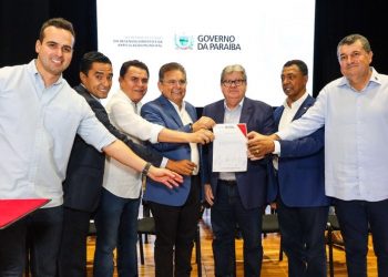 João Azevêdo autoriza pagamento de R$ 133,2 milhões de emendas dos deputados