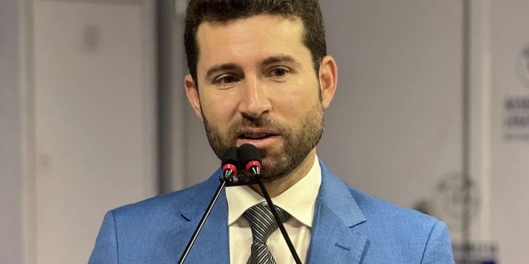 Deputado quer contratação obrigatória de artistas locais em eventos pagos com recursos públicos, na Paraíba