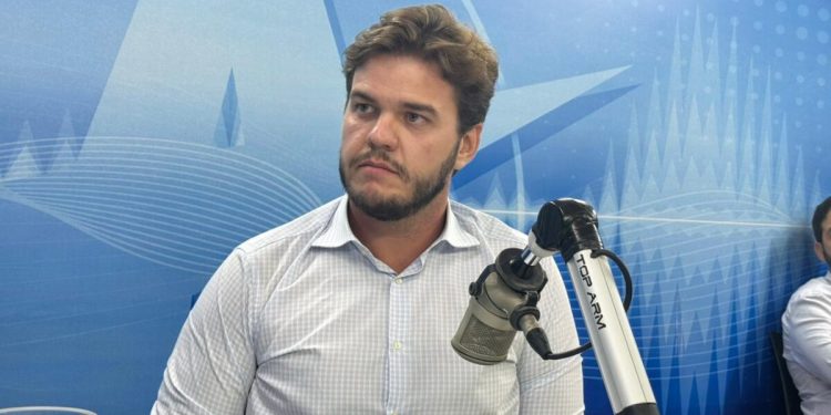 Bruno assina protocolo para instalação de empresa multinacional, que deve gerar 1 mil empregos em Campina Grande