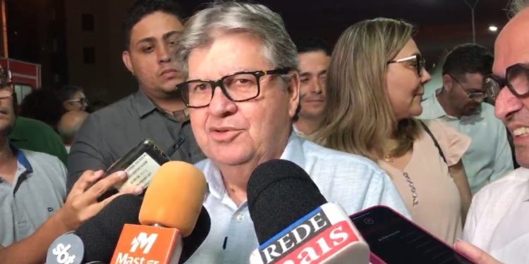 João Azevêdo critica governo Cunha Lima por negar receber gestão de parque em CG