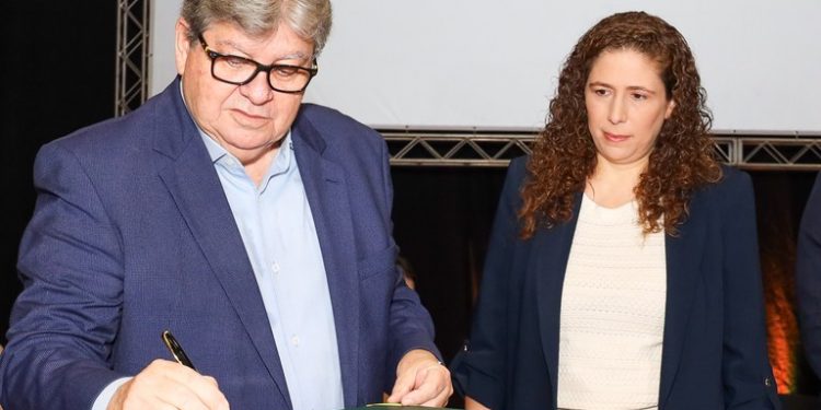 João Azevêdo firma parcerias para aprimorar a gestão pública e ampliar o enfrentamento à violência contra as mulheres na Paraíba