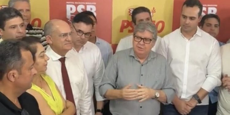João Azevêdo anuncia apoio a Raniery Paulino na disputa à prefeitura de Guarabira