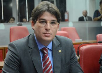 Com remotas chances de vitória, Ruy Carneiro aponta aliado para vice mas é “descartado”