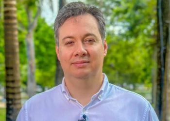 Em tom de deboche, Júnior Araújo ironiza decisão do TCE sobre cargos irregulares de Corrinha Delfino