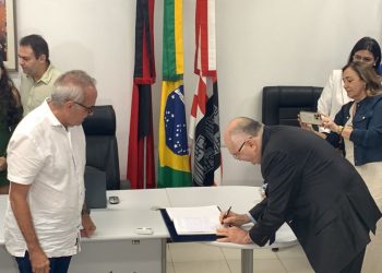 Presidente do TCE assume comando da PMJP, durante viagem de Cícero à Europa