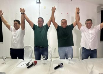 Lucena: Léo Bandeira oficializa aliança com Netinho de Lando, principal nome da oposição