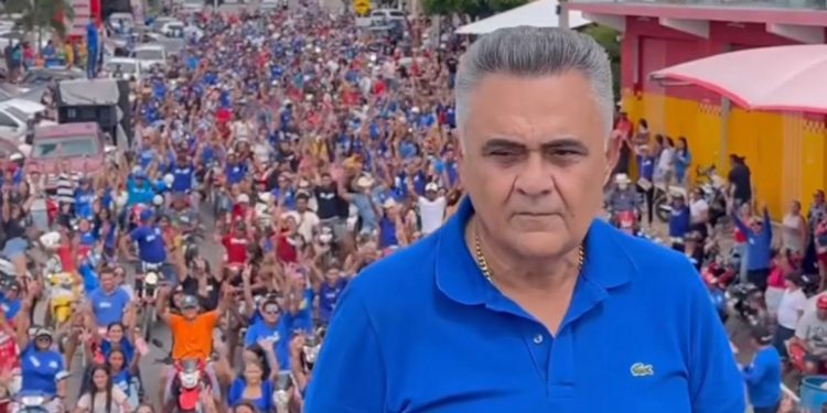 Aniversário de Márcio Roberto arrasta multidão pelas ruas de São Bento