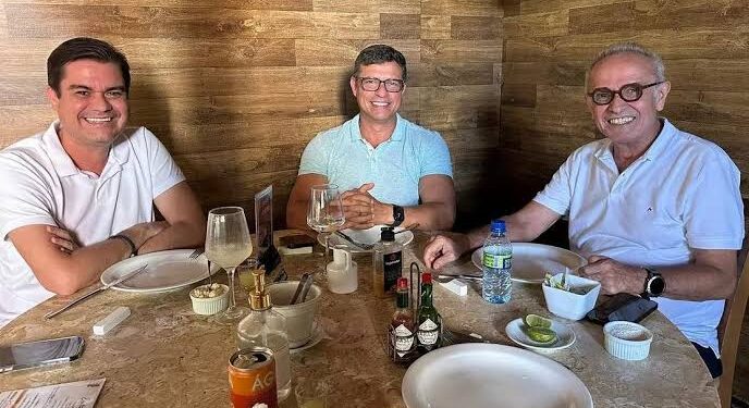 Vitor Hugo revela articulação para Cícero disputar Governo ou Mersinho compor como vice em 2026