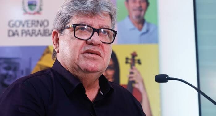 João Azevêdo fica entre os cinco governadores mais bem avaliados do Brasil, aponta ranking