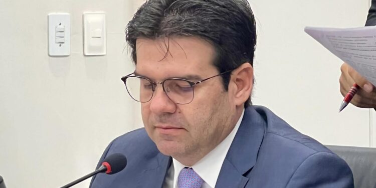 Eduardo Carneiro apresenta projeto que obriga realização de exames de urina e creatinina para prevenir doença renal crônica