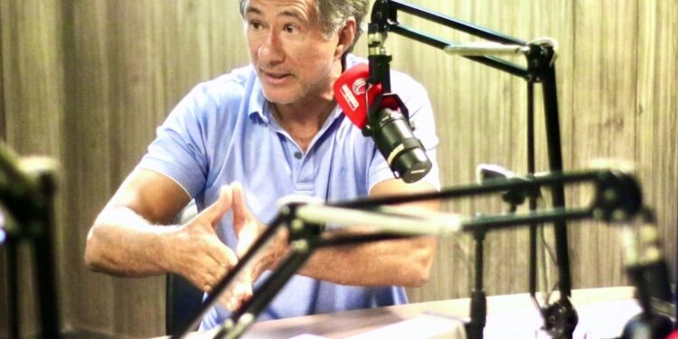 Gilbertão critica gestão municipal, chama Tyrone de incompetente e diz ter constatado situação de “miséria” em Sousa