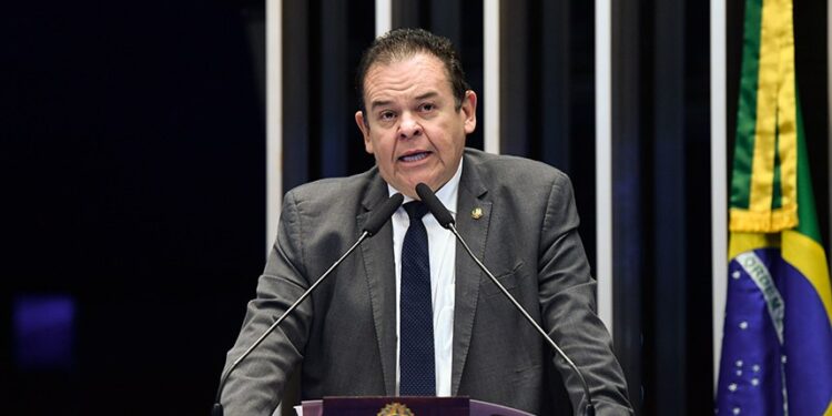 Senador André Amaral sugere “vale-água” para os beneficiários do Bolsa Família