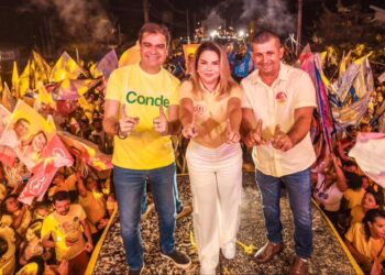 Karla Pimentel comanda comício ao lado de Mersinho no Centro de Conde: “nada supera o trabalho e a verdade”