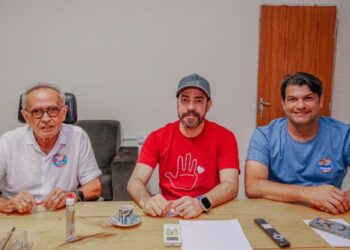 Racha no PT: Secretário-geral do partido ignora Cartaxo e declara apoio à reeleição de Cícero