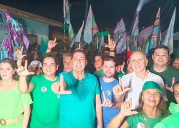 Léo Bandeira e Netinho de Lando realizam  maior motociata e passeata da história de Lucena