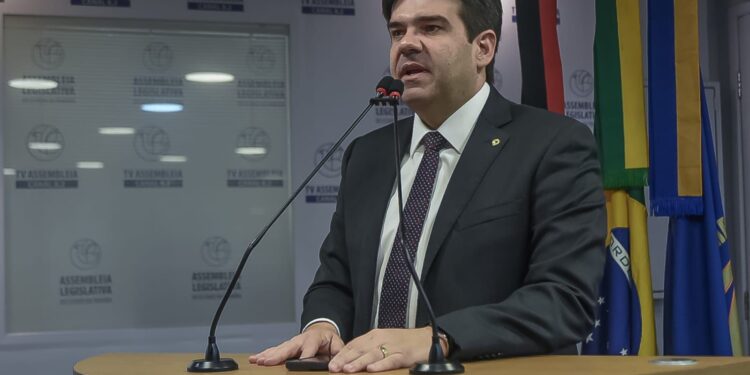 Projeto de Eduardo Carneiro garante diagnóstico de alergias à proteína do leite de vaca, na Paraíba