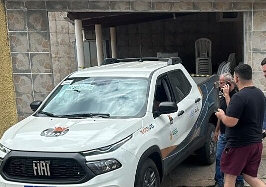 Carro da prefeitura de Areia é flagrado entregando cestas básicas; assista
