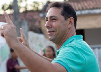 Reeleito, Léo Bandeira se consolida como principal liderança política de Lucena e elege sete dos nove vereadores