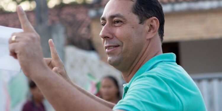 Reeleito, Léo Bandeira se consolida como principal liderança política de Lucena e elege sete dos nove vereadores