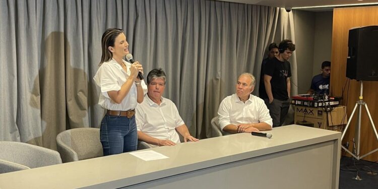 Ruy Carneiro anuncia apoio a Queiroga no segundo turno das eleições na Capital