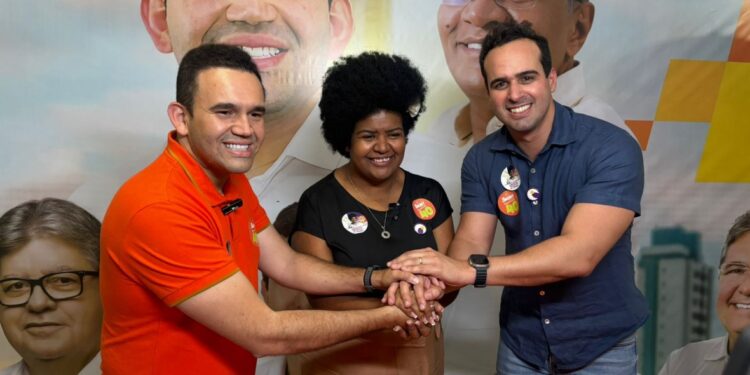 Vereadora mais votada em CG, Jô Oliveira fecha apoio a Jhony Bezerra no segundo turno