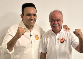 Terceiro colocado no primeiro turno, Inácio Falcão anuncia apoio a Jhony Bezerra em CG