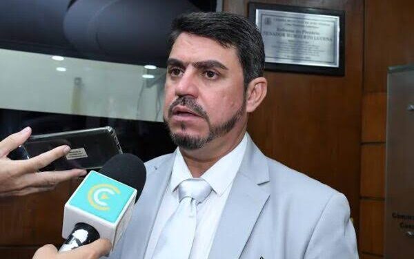 Presidente da Câmara de João Pessoa, Dinho Dowsley é alvo de operação da PF e vai usar tornozeleira eletrônica