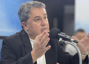 Efraim aposta no ingresso de seis deputados à bancada de oposição na ALPB; veja nomes