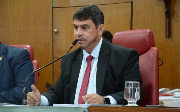 De volta à Câmara, Dinho se pronuncia sobre decisão do TRE: “Sempre confiei na Justiça”