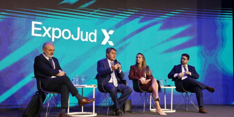 ‘A inteligência artificial está aí para melhorar a vida das pessoas e aperfeiçoar as instituições, o direito e a política’, diz Efraim no ExpoJud