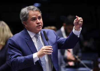 “Bancada paraibana tem que mobilizar Brasília contra a suspensão do abastecimento de água”, cobra Efraim