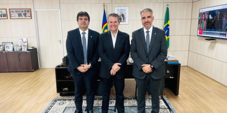 Durante agenda em Brasília com ministro da Pesca, Eduardo Carneiro busca recursos para fortalecer cooperativismo na Paraíba