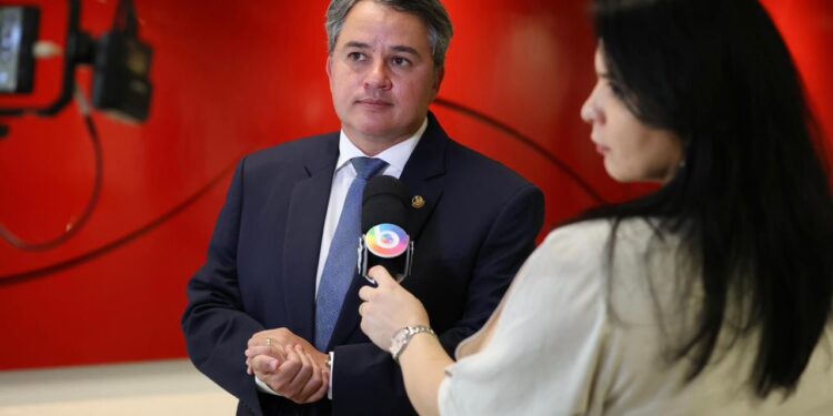 “Alívio e sensação de missão cumprida”, diz Efraim sobre a luta pelo reabastecimento de água na Paraíba