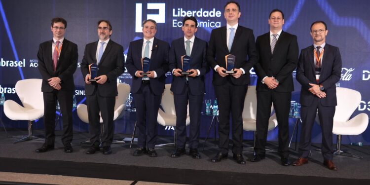 “Reforma Tributária não é para resolver a vida do governo, é para facilitar a vida de quem produz”, diz Efraim