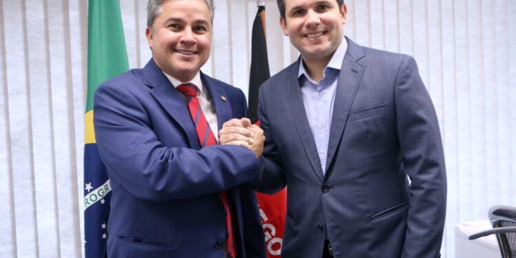 Efraim defende aliança de Elmar com Hugo Motta em reunião do União Brasil